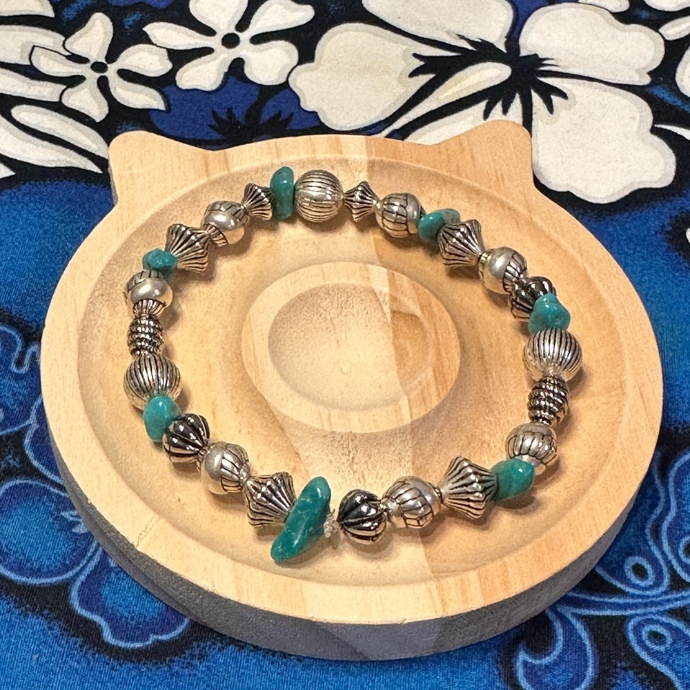 B1. Turquoise & Silver shell Ocean Beach beads Made on Maui Bracelet